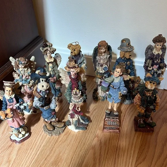 Boyd’s Bears and friends The folkstone collection set of 11 assorted pieces.